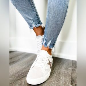 Judy Blue High Waist Kimmy Fit destroyed buttonfly